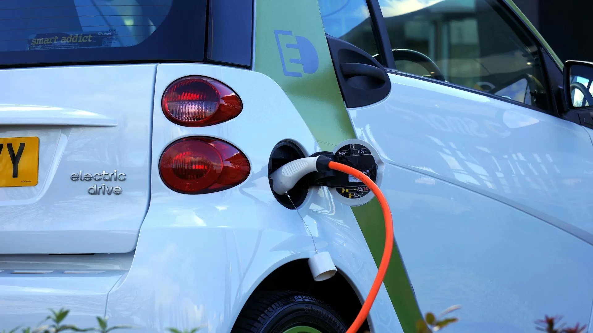 Batteries play an increasingly significant role in our lives, for instance through electric cars. Silicon Anode technology promises to improve the capabilities of batteries.