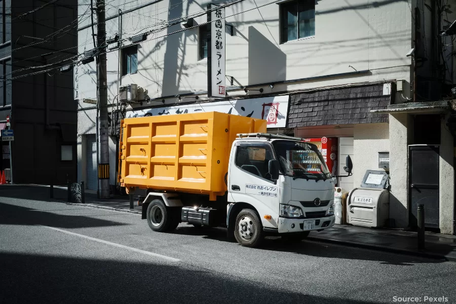 rubbush truck in a city