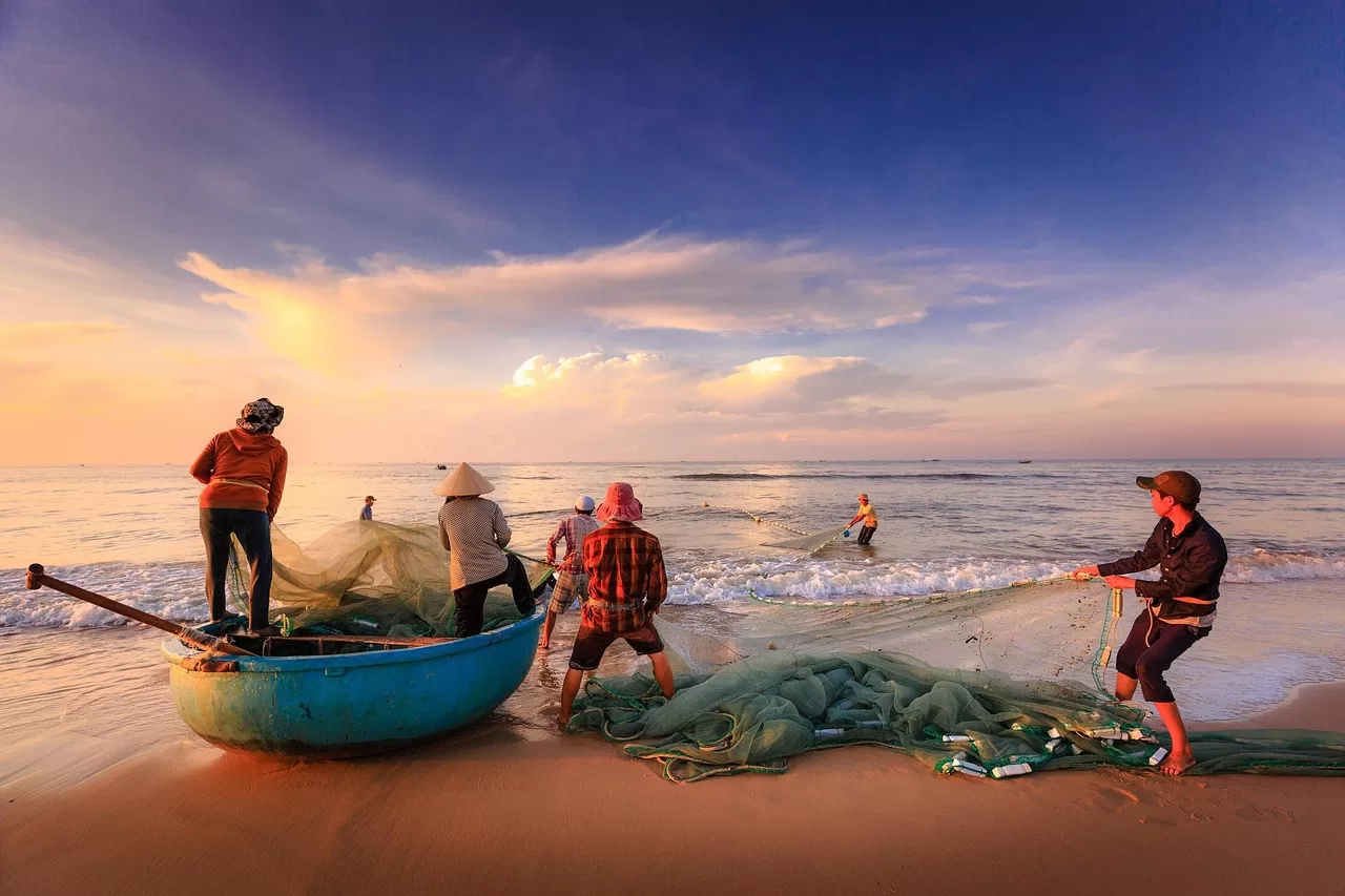 fishermen, beach, boat, fishing, sea, asia, vietnam, fishing net, nature, dawn, sunset, fishing boat, shore, seashore